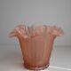 Vase en verre givré rose