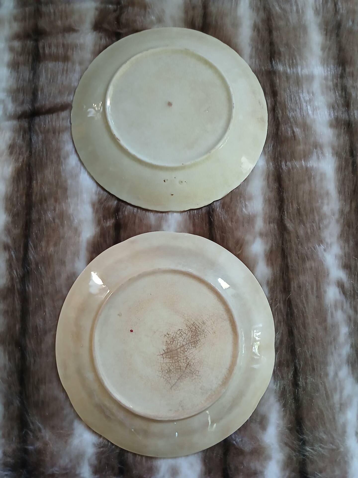 2 antique dessert plates in majolica