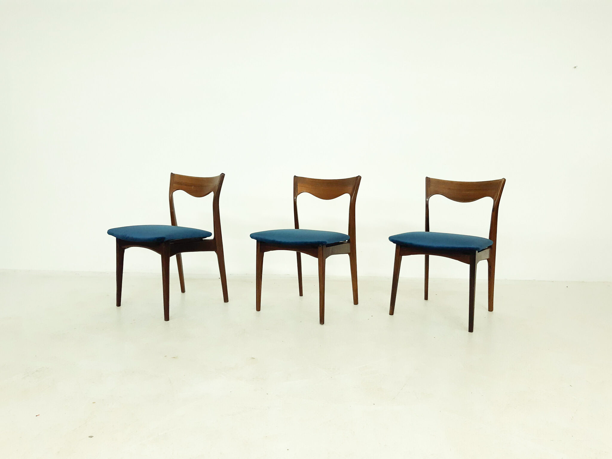 Set of 3 roseood "AWA"dining chairs, the Netherlands 1950's