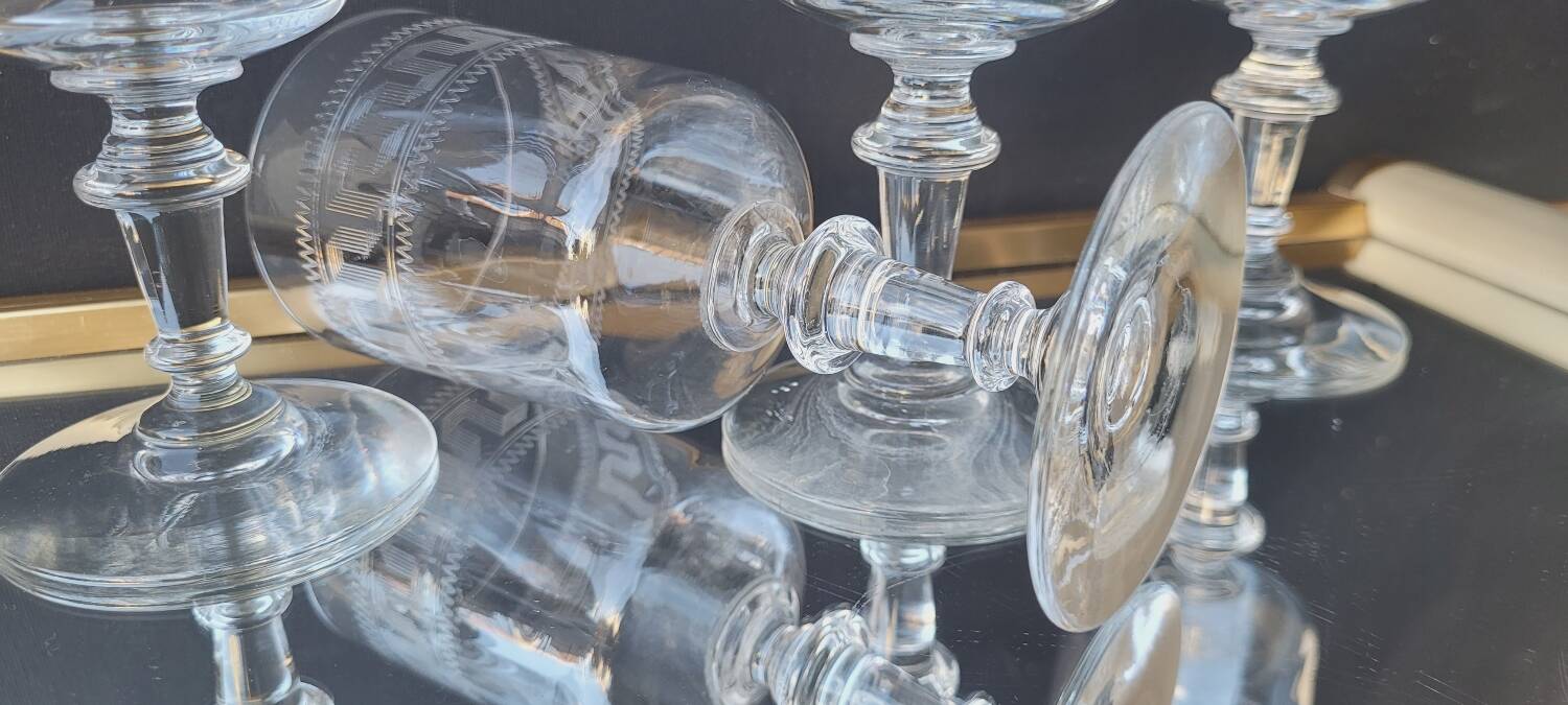 30's stemmed glasses