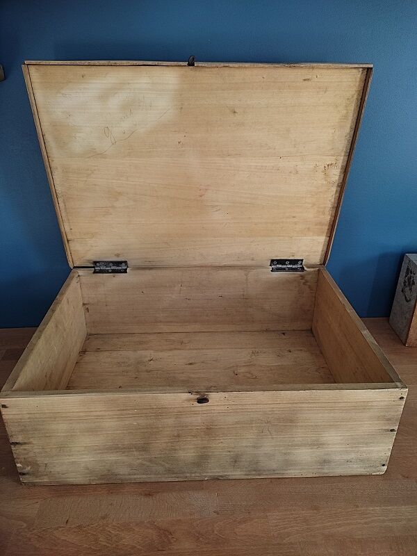 Trunk suitcase box solid wood