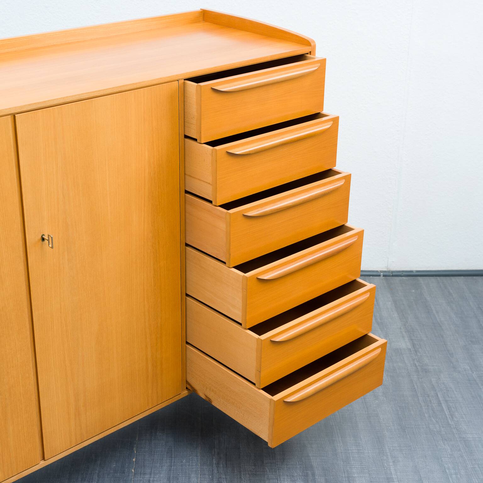 Enfilade haute, armoire à linge, années 60, frêne