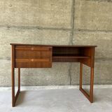 Scandinavian office of the 60s with sleigh feet