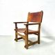 Chaise de château brutaliste ancienne faite à la main en chêne et cuir cognac, années 1920.