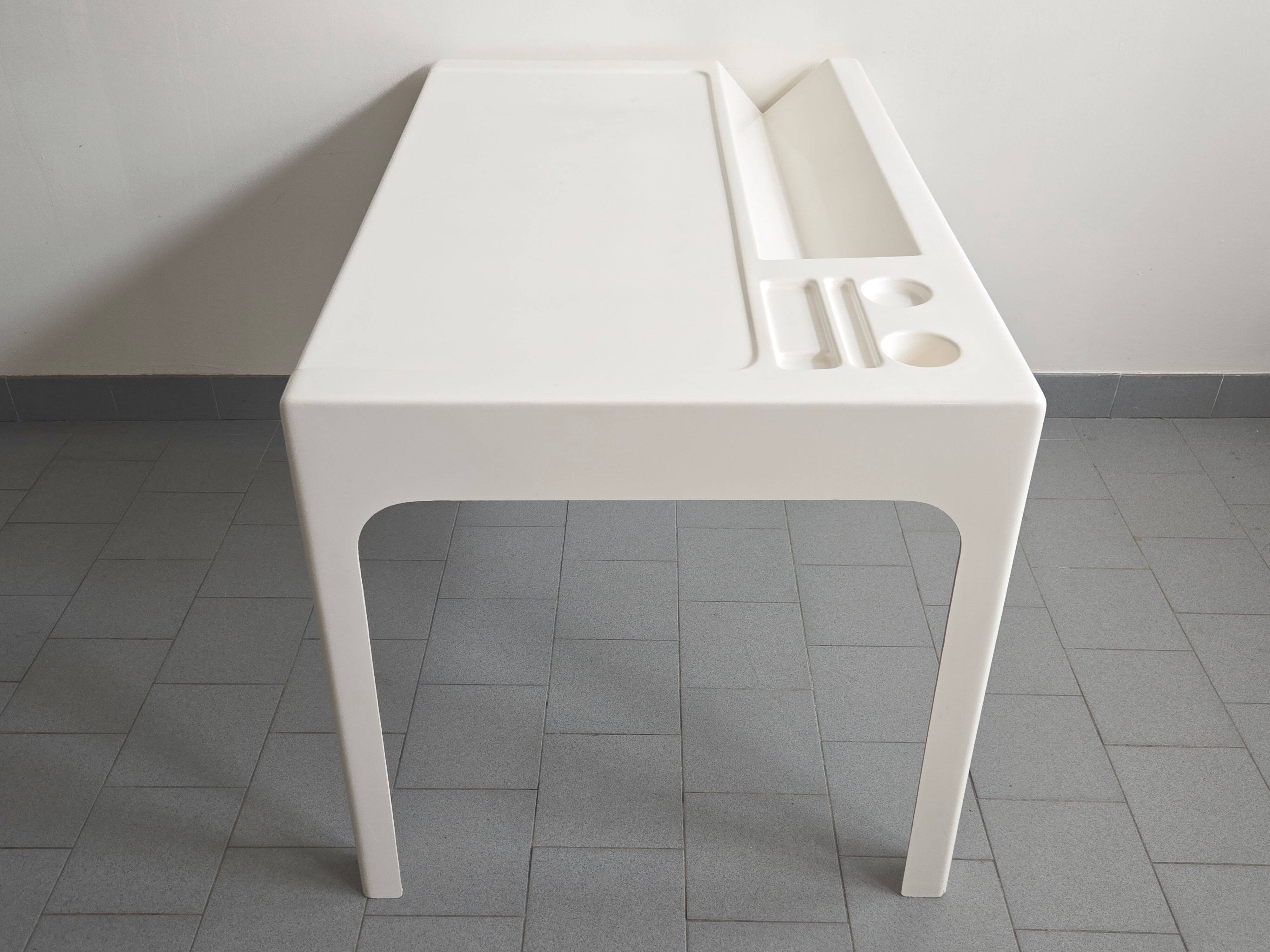 Ozoo desk by Patrick Gingembre 1960