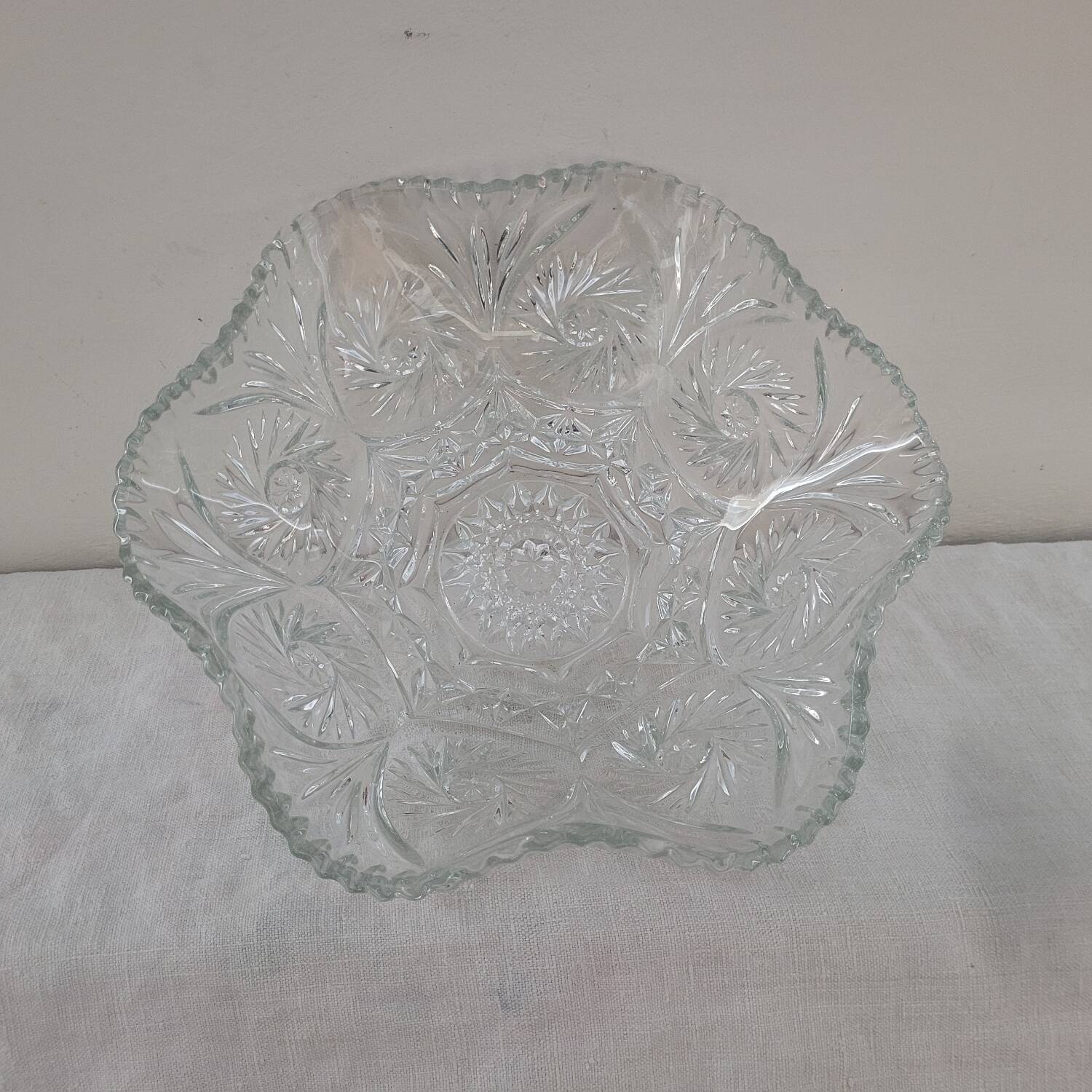 Pressed-mould glass cup – Stars & palmettes – 1960s-70s