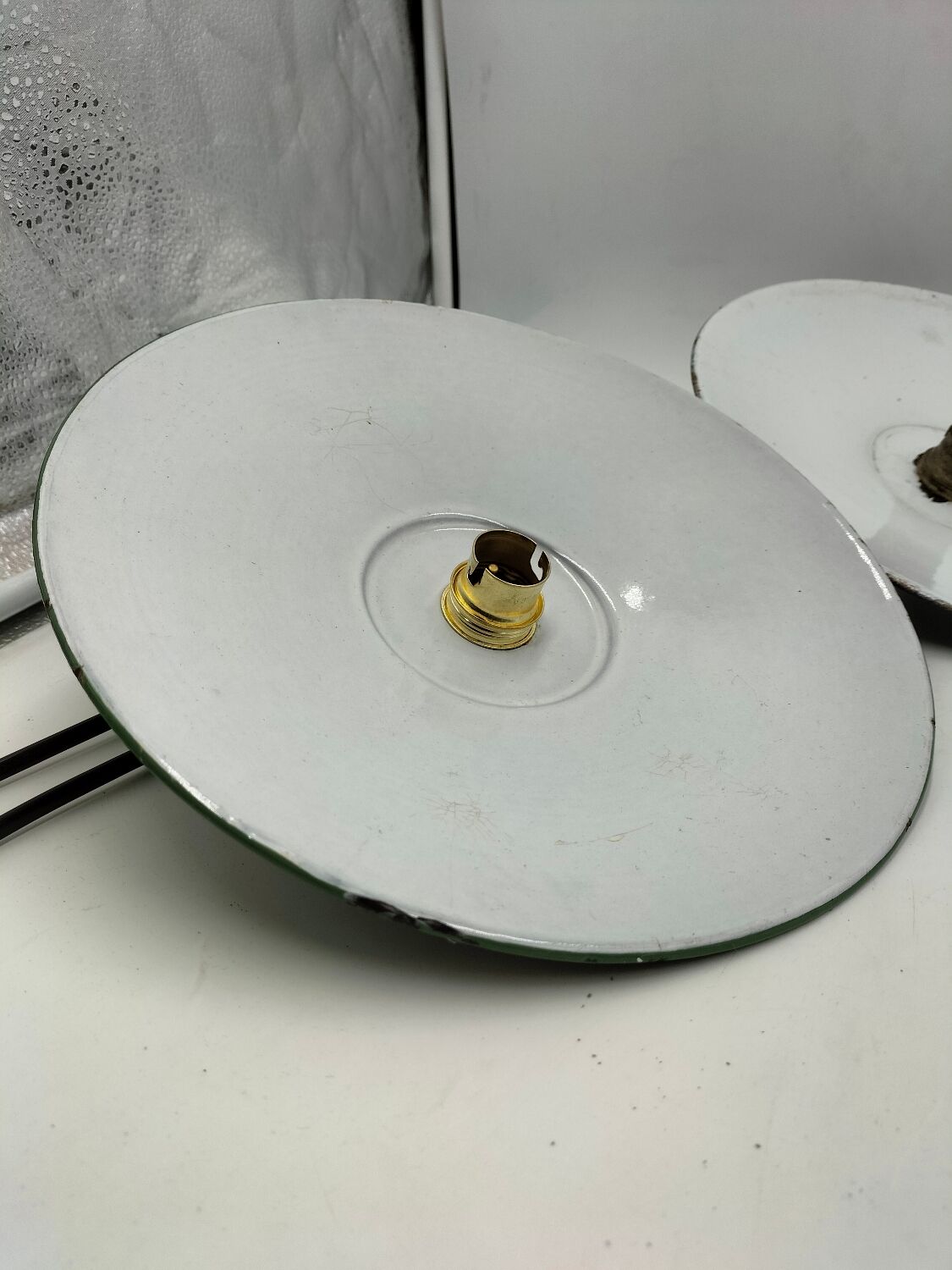 4 suspensions en tôles émaillées