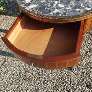 Table bouillotte de style Louis XVI marqueterie