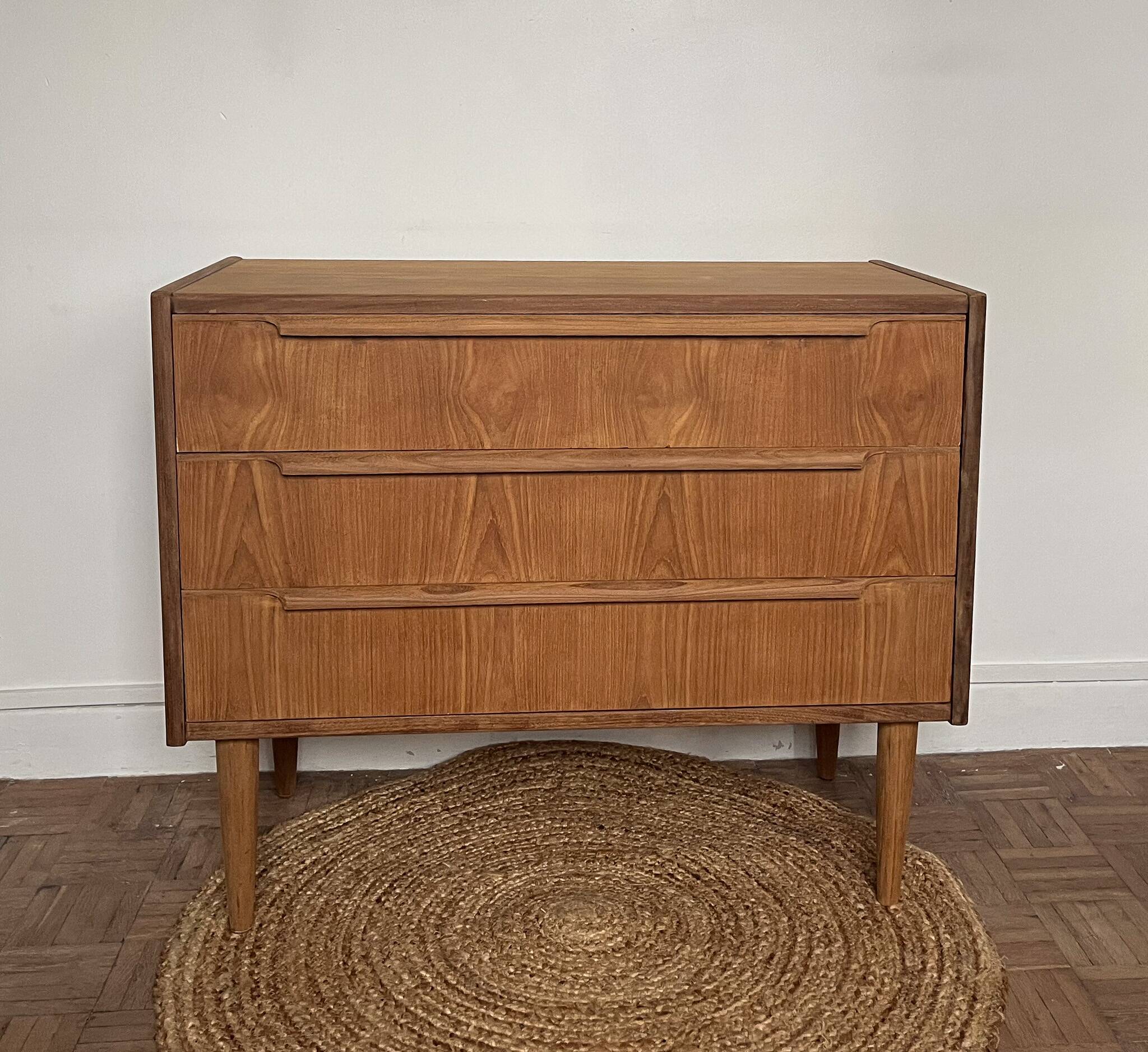 Vintage Scandinavian chest of drawers from the 1960s – 3 drawers – tapered legs