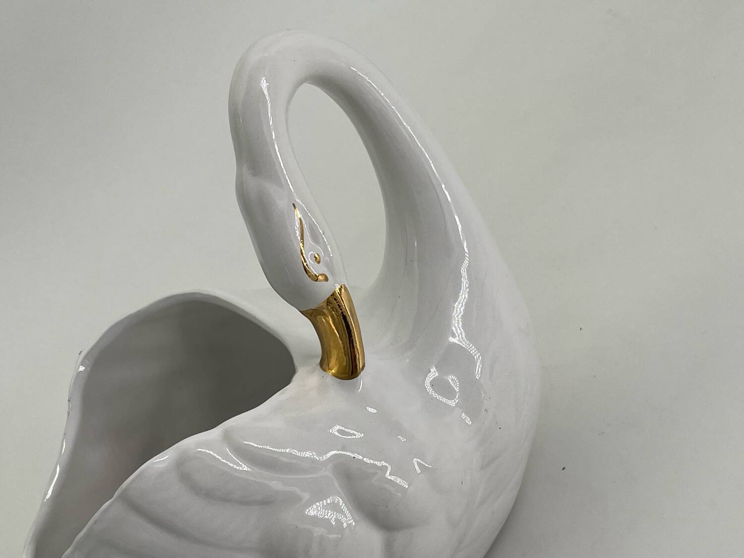 Vintage pot holder/empty pocket Swan in white ceramic