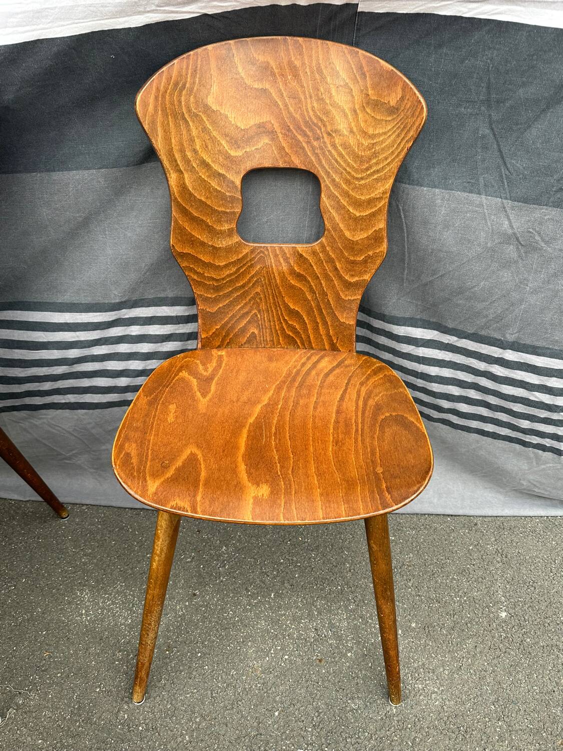 Suite de 8 chaises de bistrot Baumann vintage années 1970