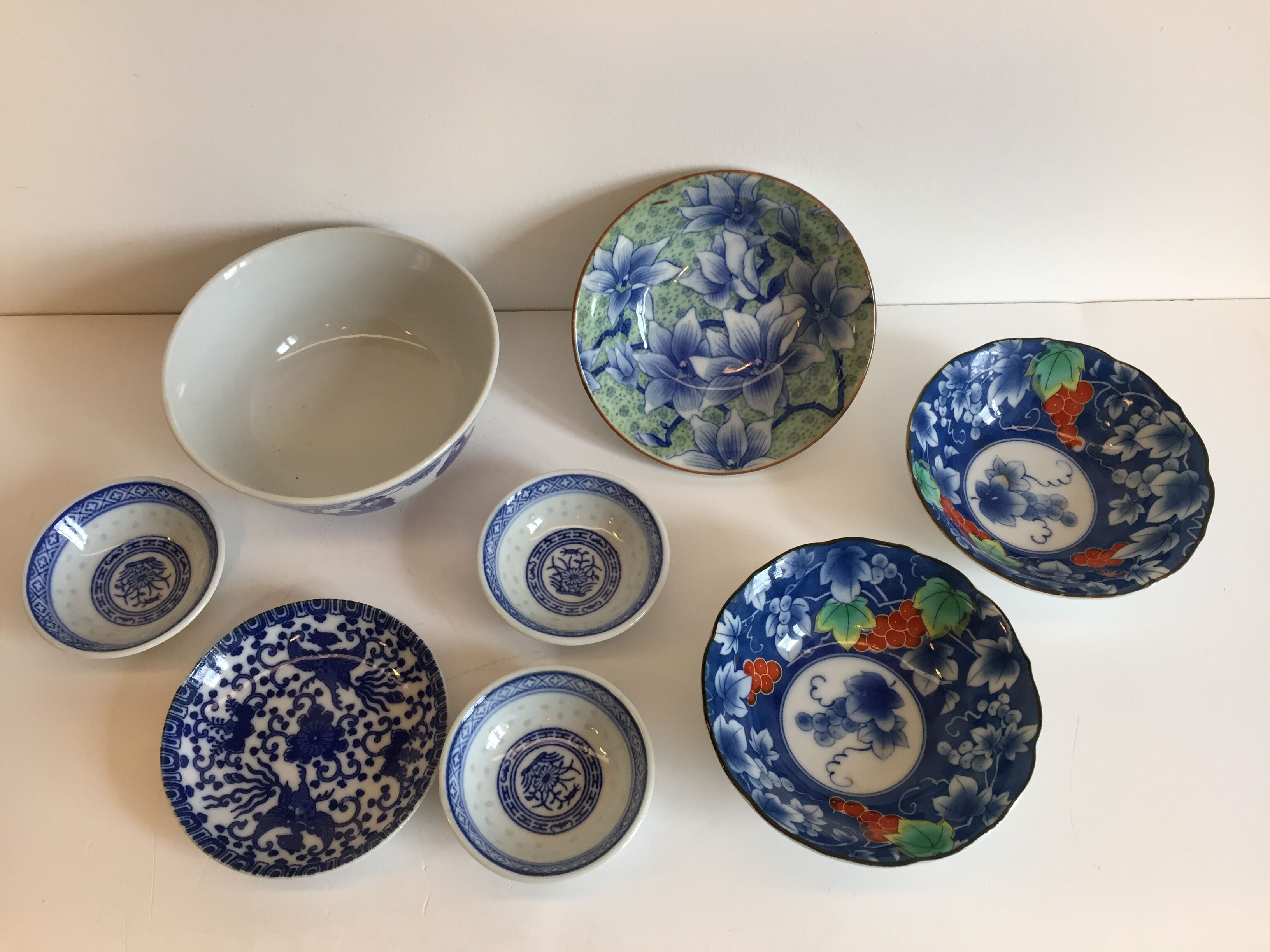 set of 4 bowls and 4 asian porcelain cups