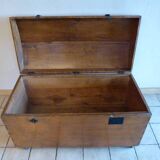 Curved trunk on wheels