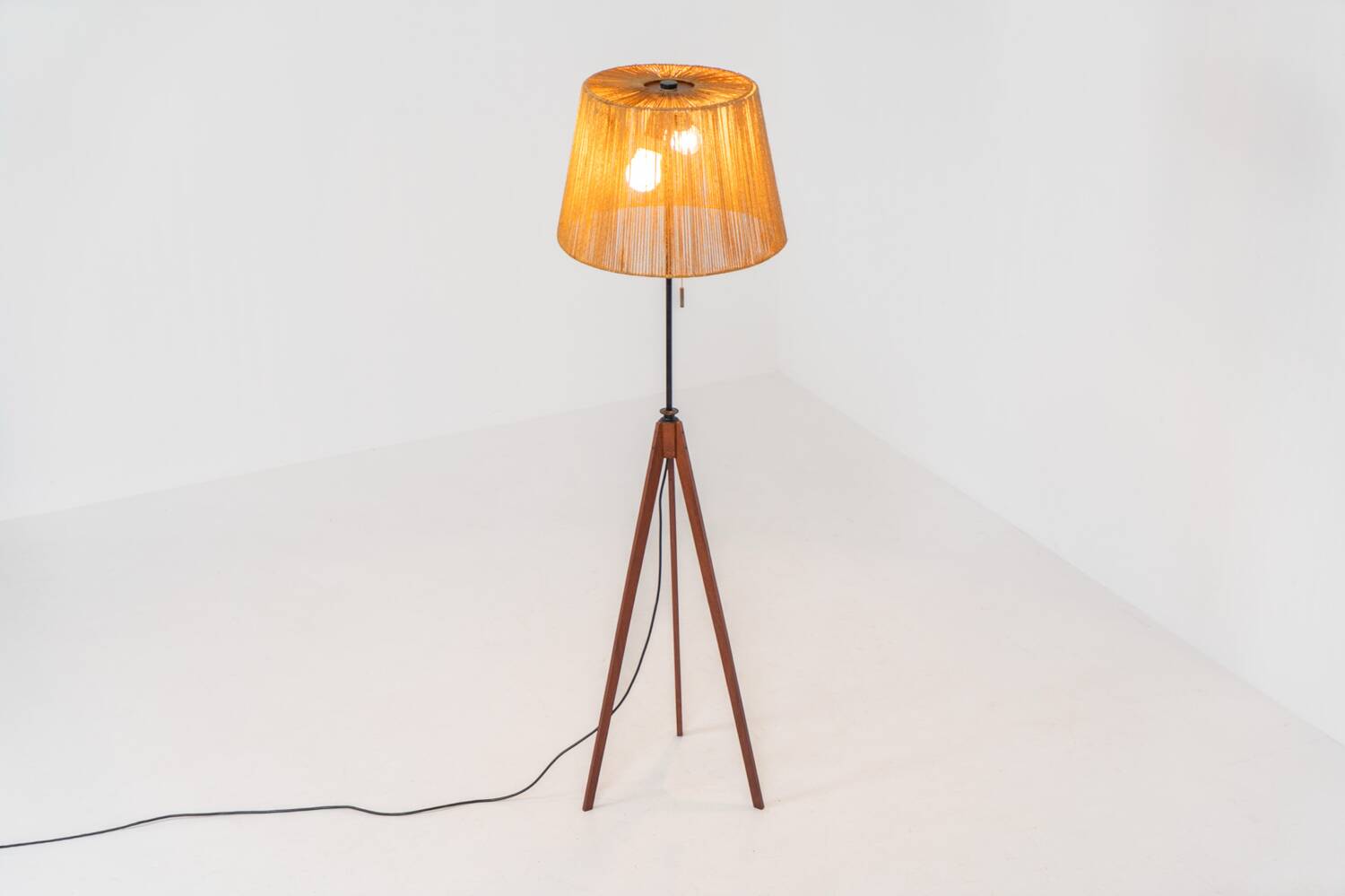 Plancher tripode style Midcentury (Allemagne, années 1950).