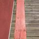 Banc ancien en bois peint en rouge