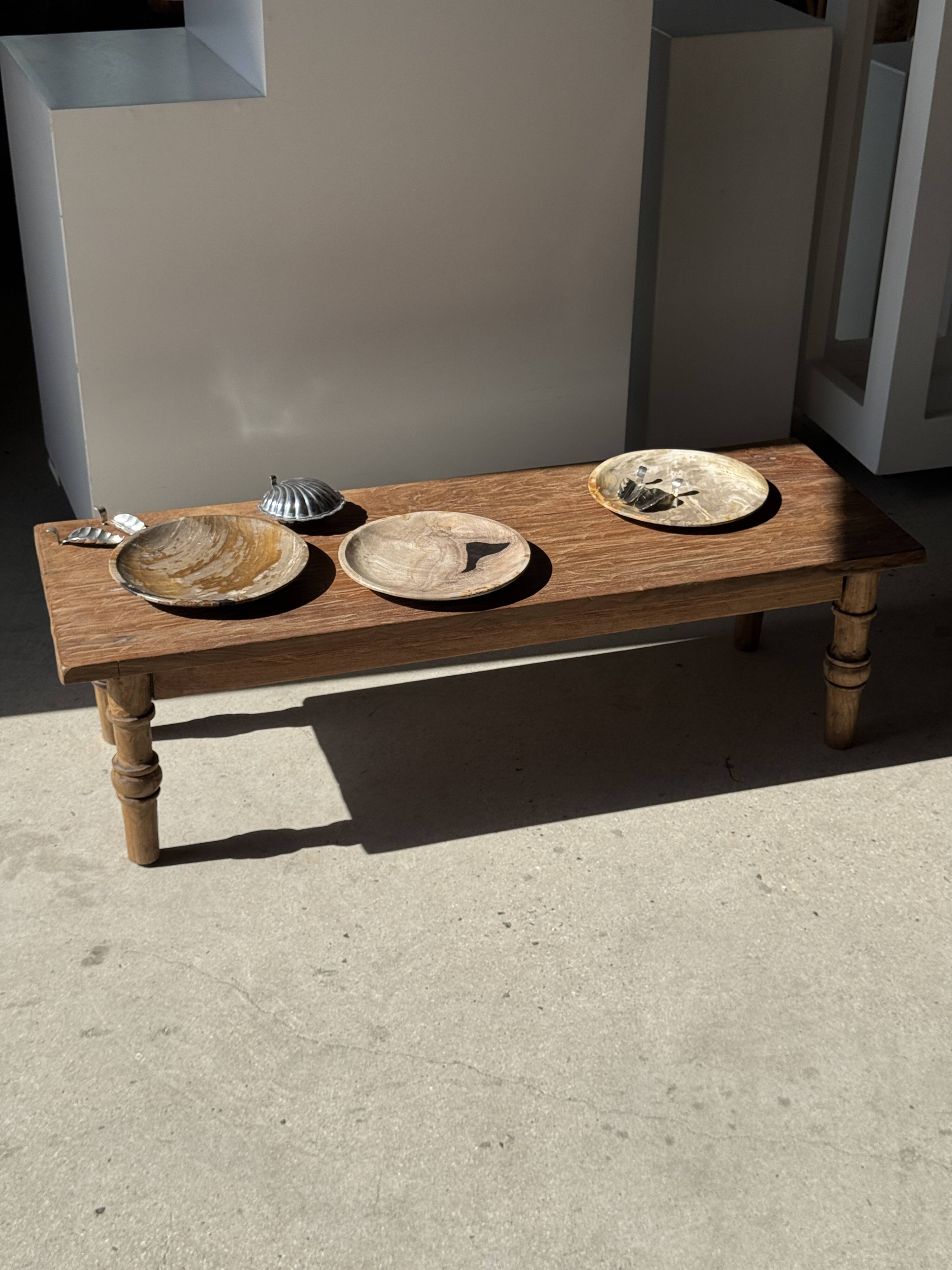 Vide poche, plat ou assiette circulaire en bois pétrifié beige tache noire