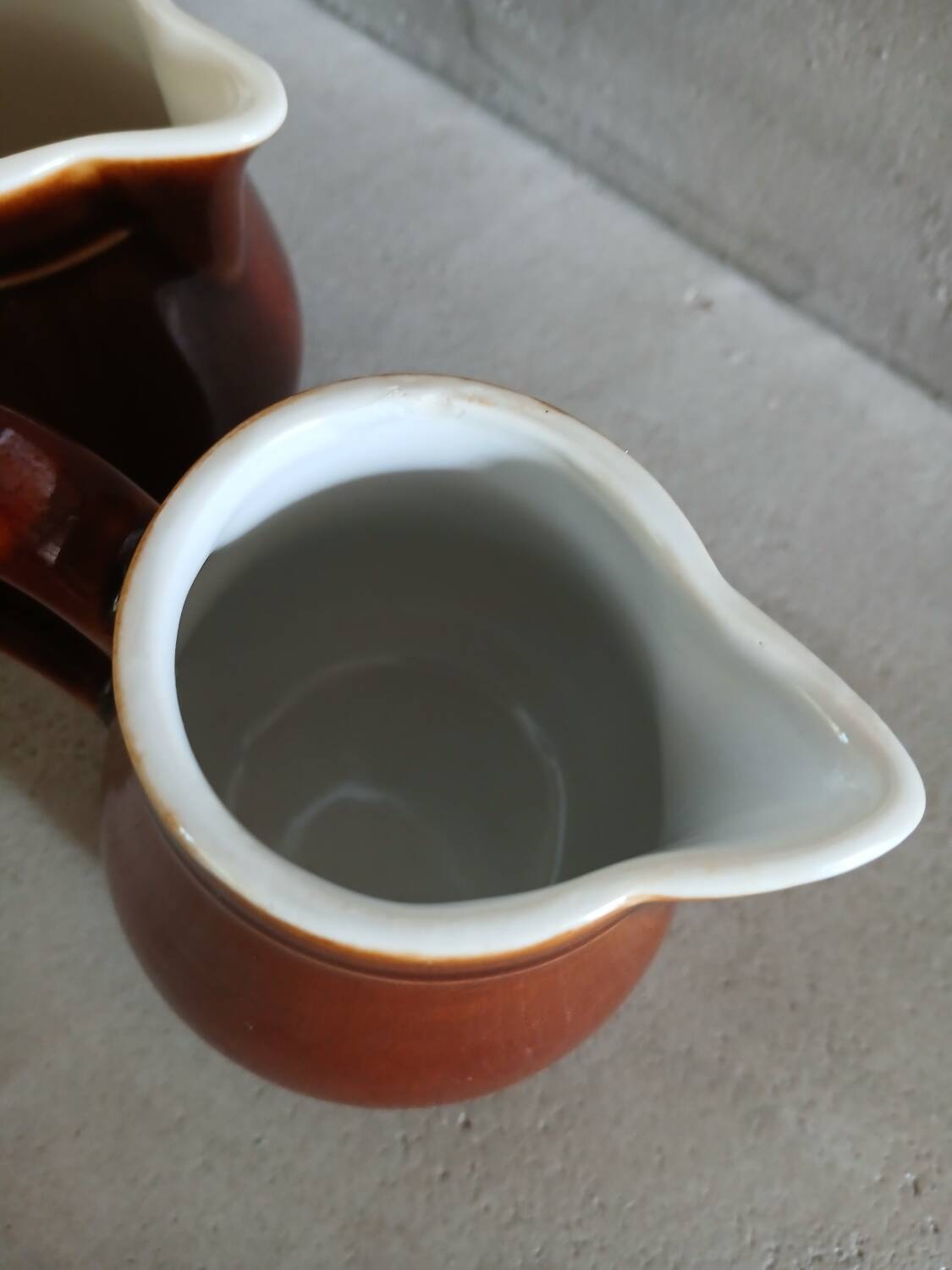 5 small milk pots/bistro cream