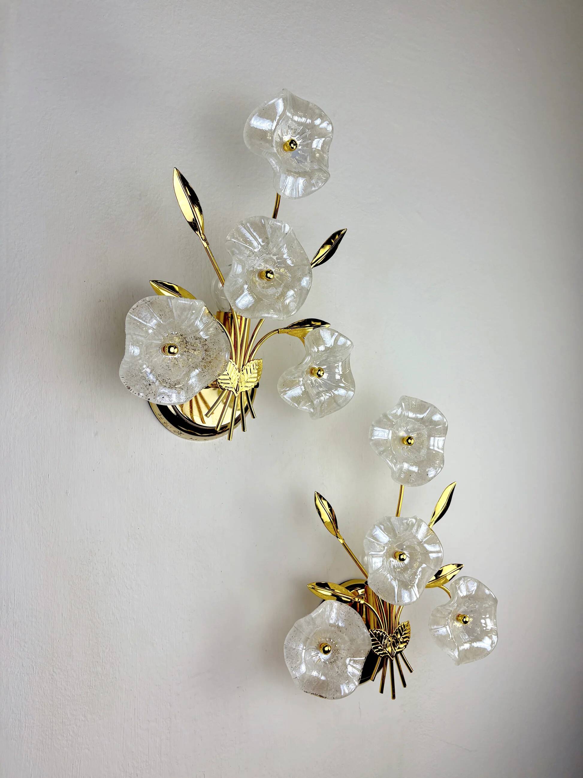 Pair of hibiscus floral sconces, frosted Murano glass, Italy, 1970s