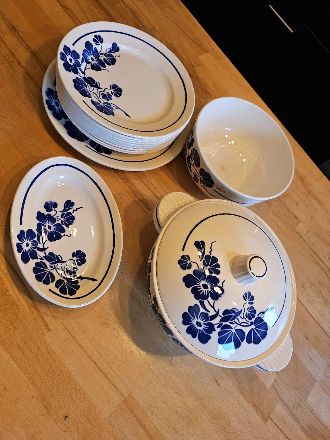 Badonviller Capucines Dinnerware Set