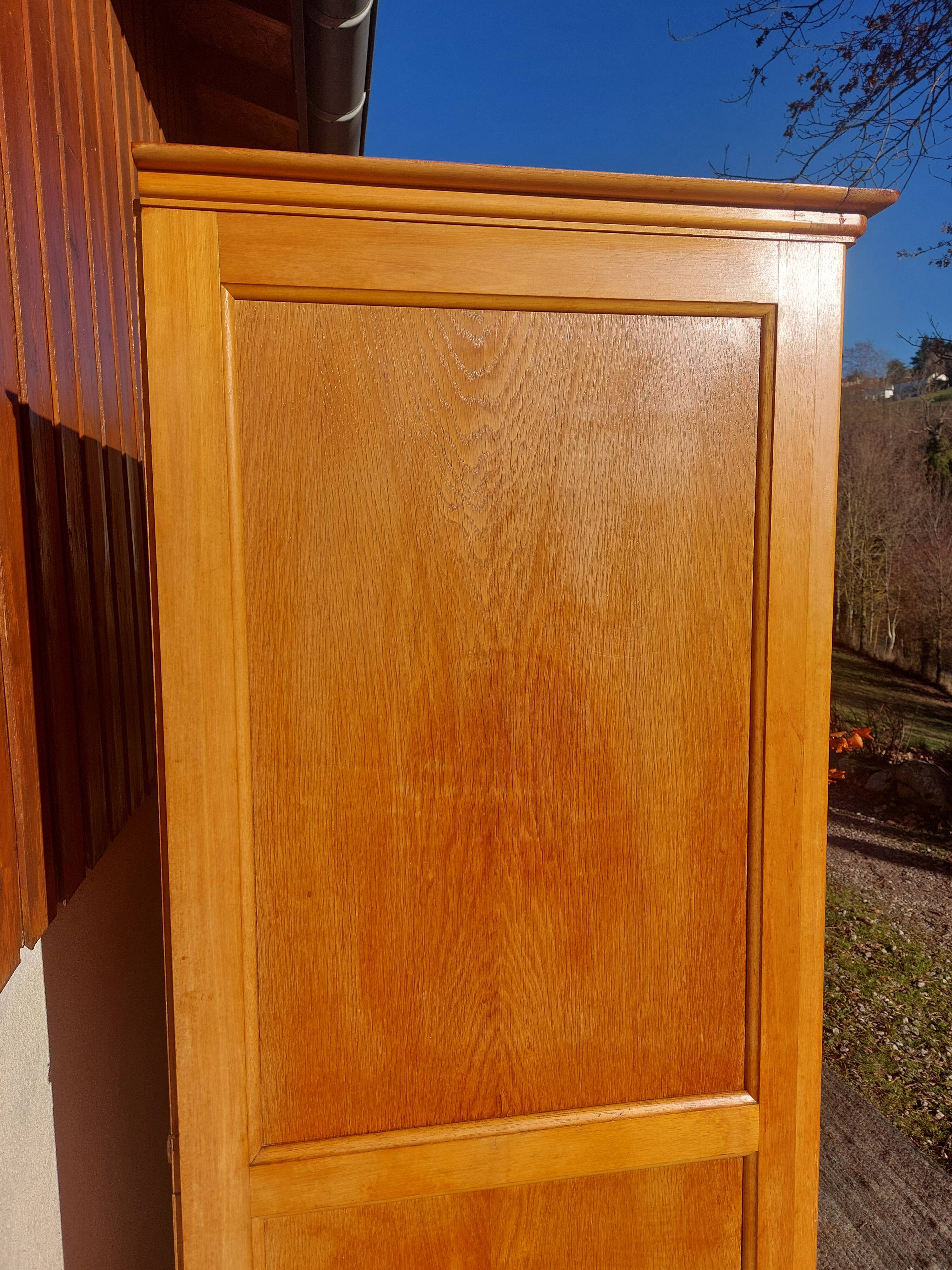 wardrobe, sliding doors
