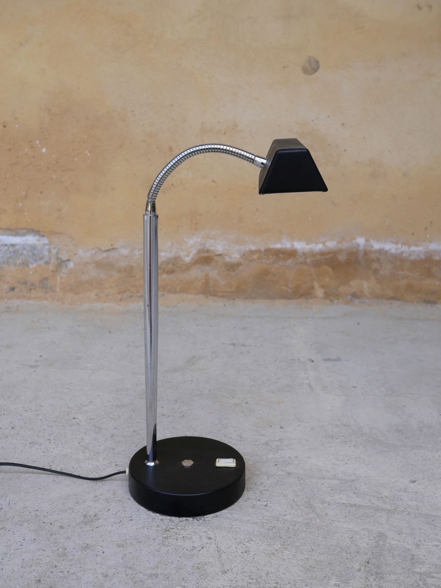 Black vintage desk lamp