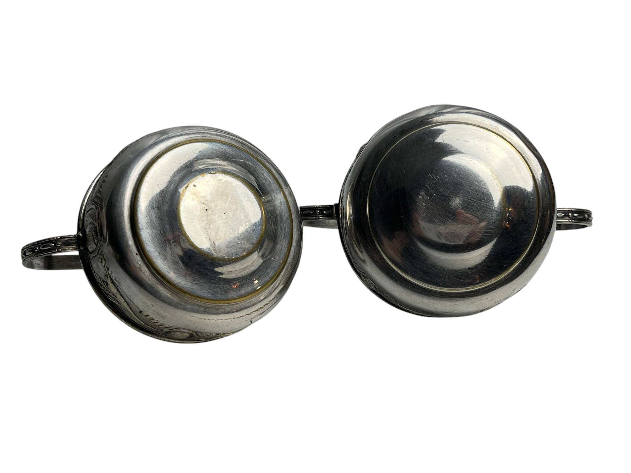 Art Deco pair of basket-shaped bowls with handles, silver-plated, circa 1940.