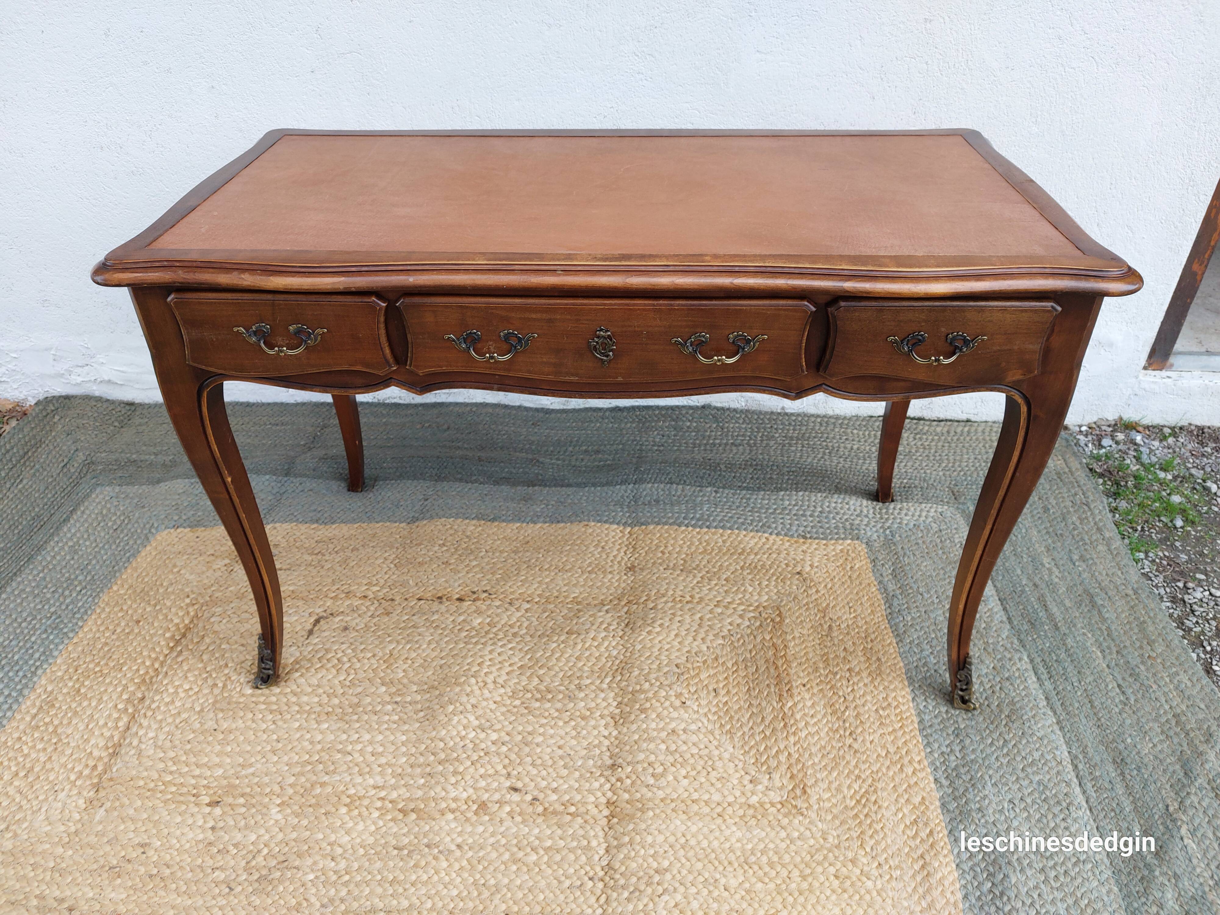 Louis XV style desk in wood, with a brown leather top.