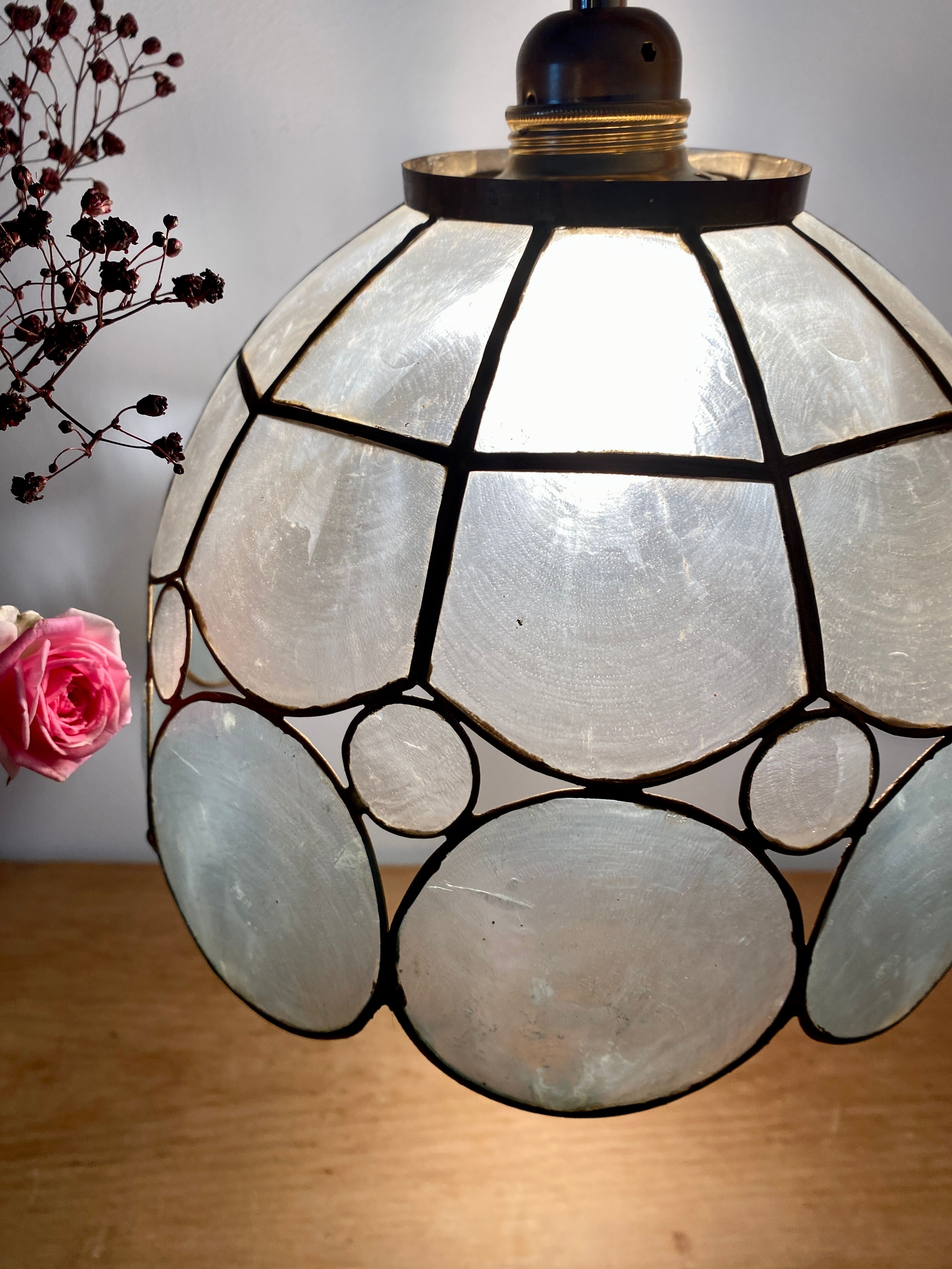 Vintage lampshade suspension in mother-of-pearl and brass