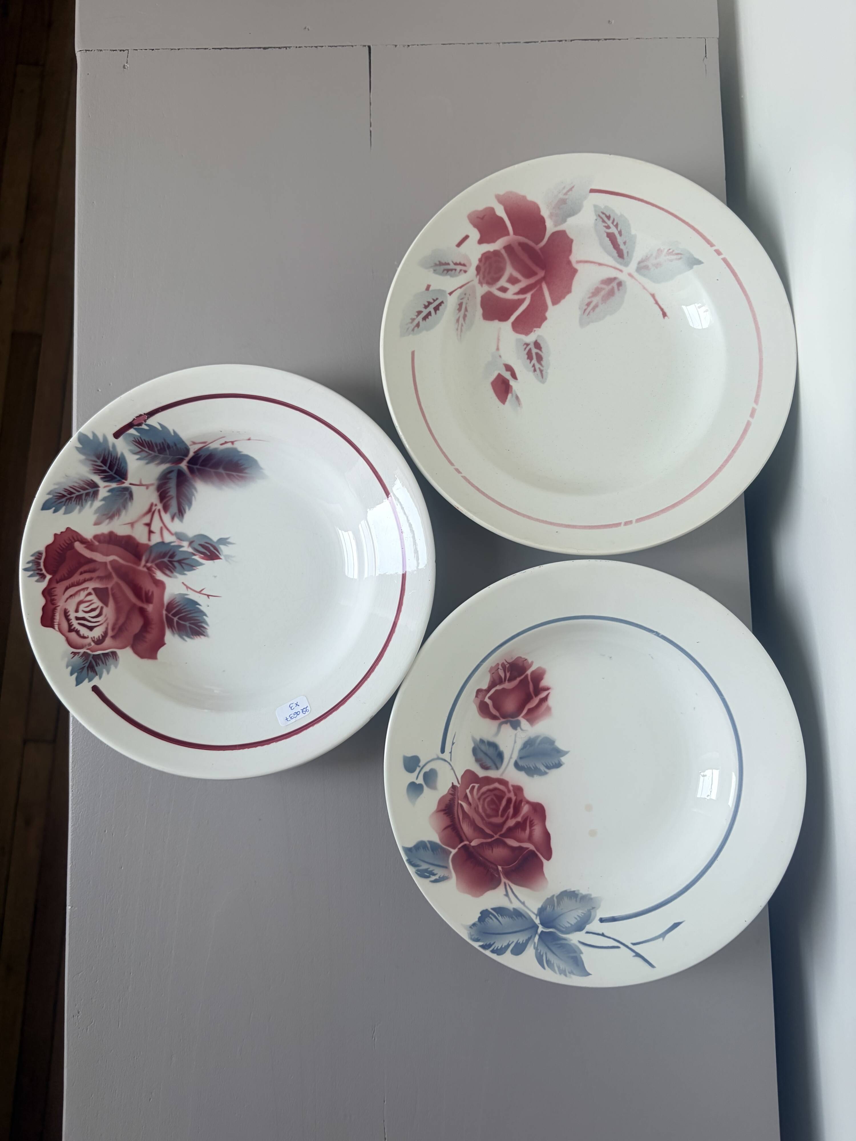3 assiettes creuses vintage en pêle mêle 220637