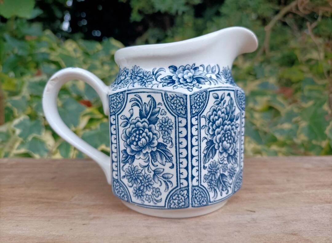 Milk jug Made in England 💐