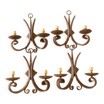 Quatre anciennes appliques en fer forgé