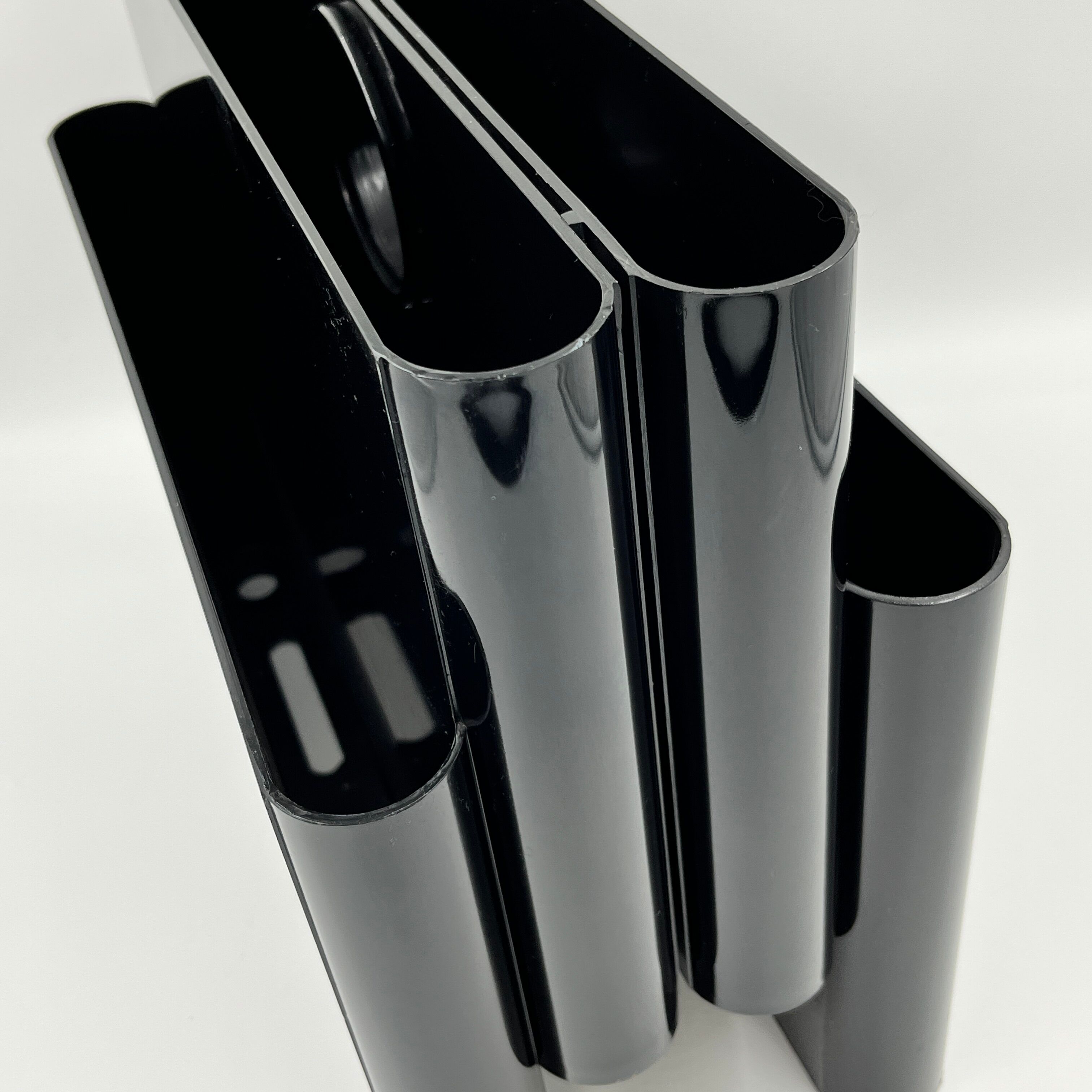 Kartell magazine holder model 4676 by Giotto Stoppino