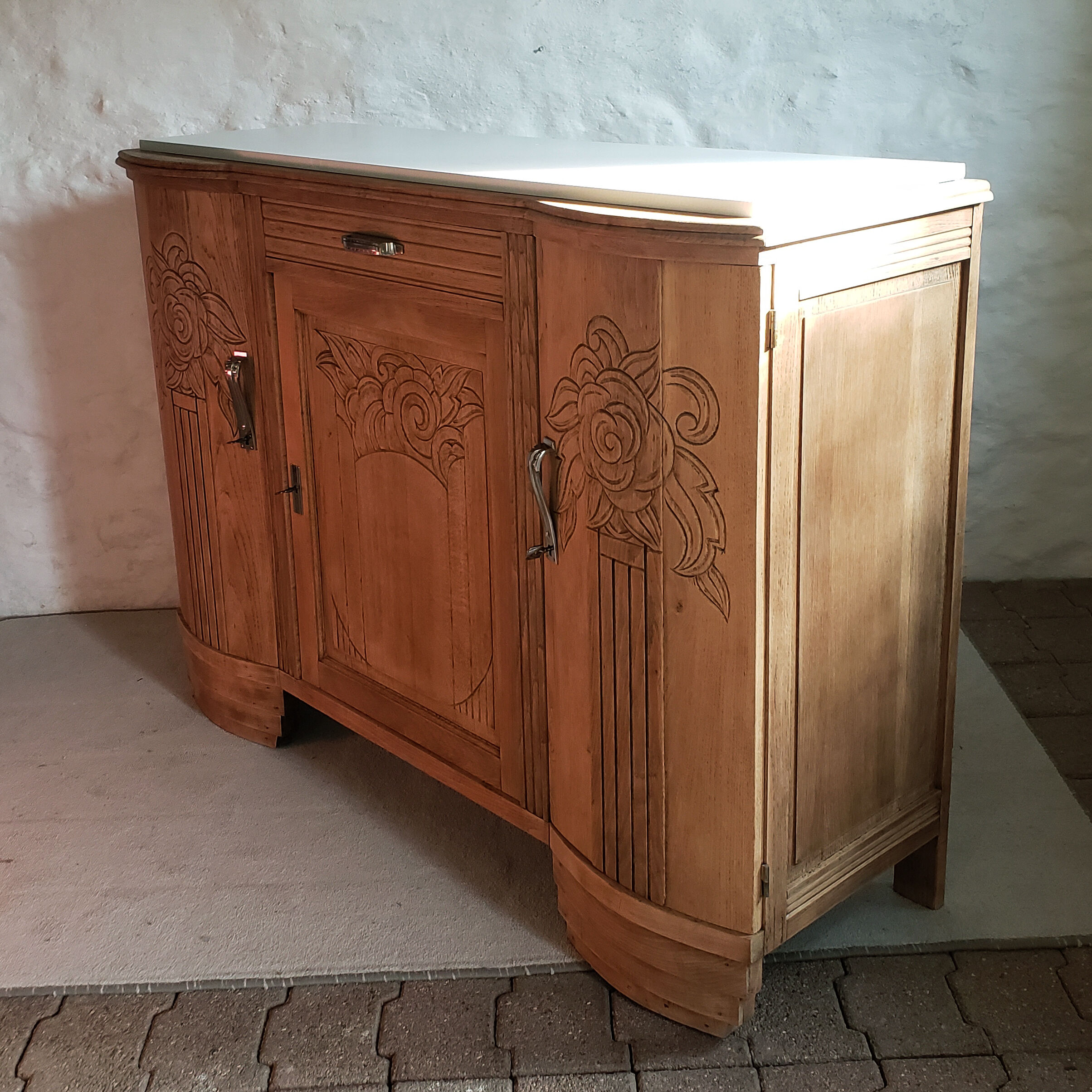 Art-deco buffet in raw oak