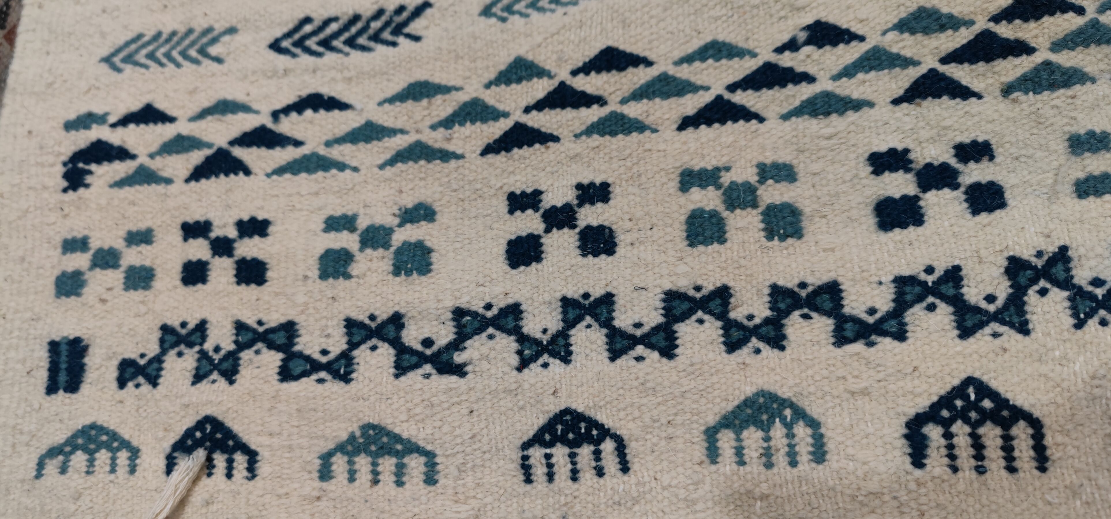 Carpet in natural wool 130x220cm
