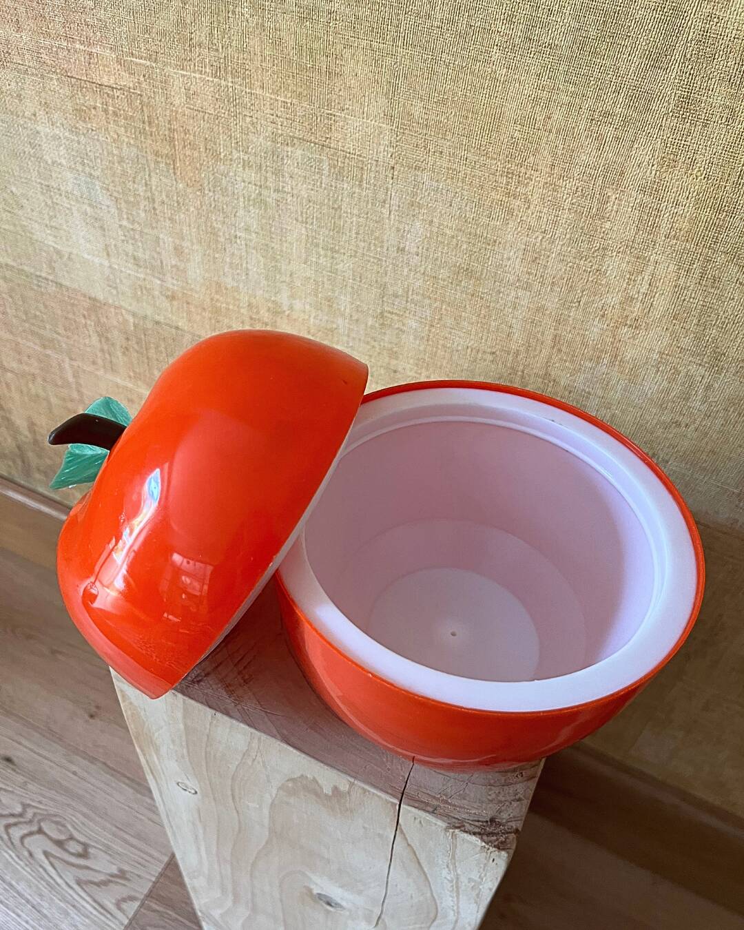 Vintage orange ice cream cone – 70s