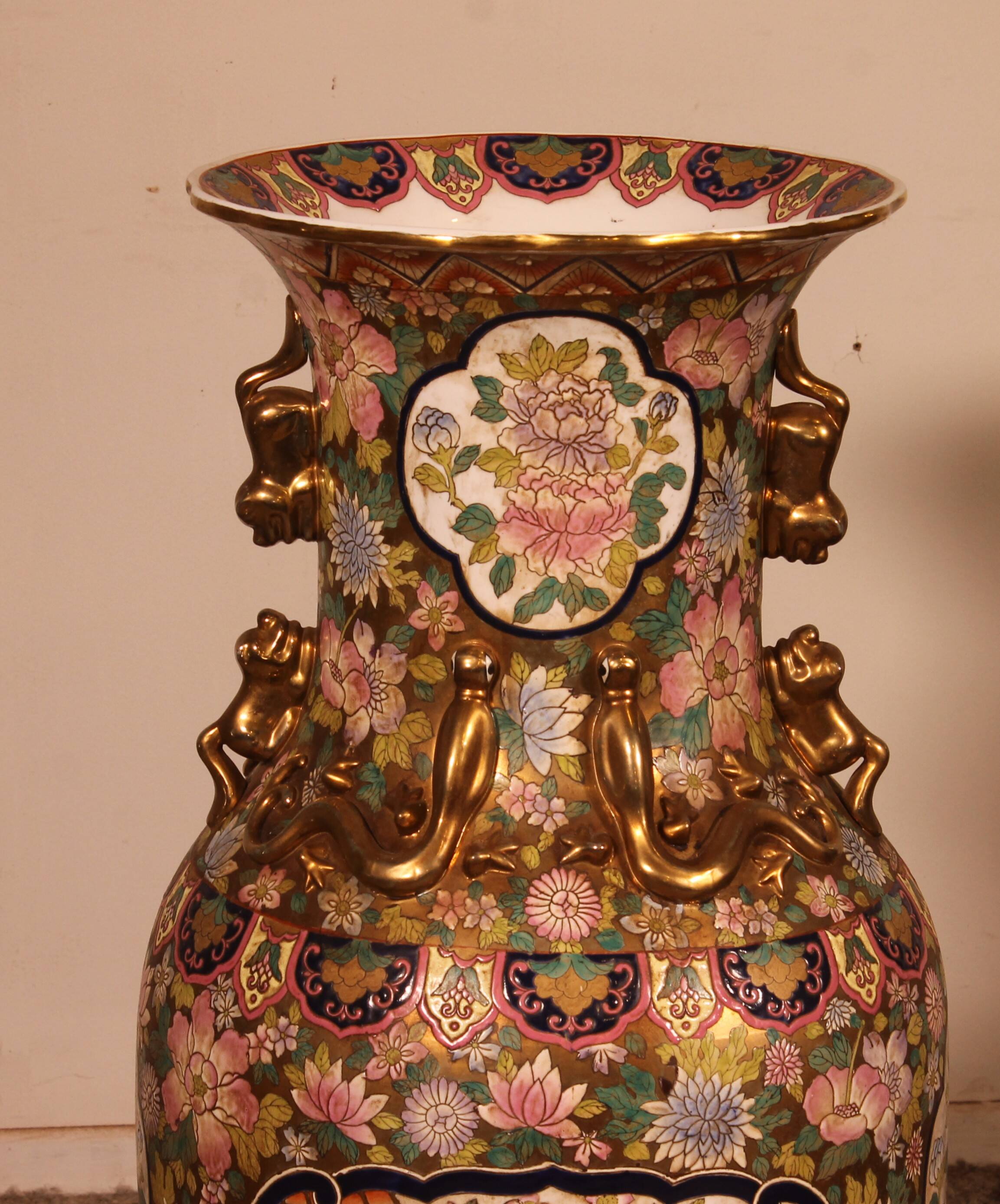 Chinese Enamelled Porcelain Vase with Polychrome Decoration - on Pedestals