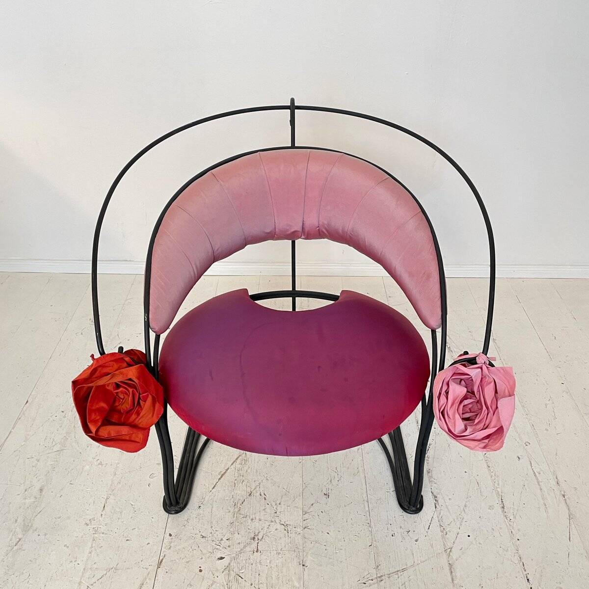 Postmodern Sculptural Armchair in Black Metal and Pink Red Silk Padding, 1980