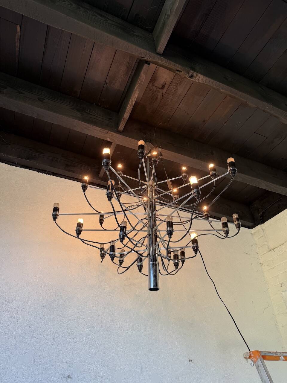 Lustre suspension Gino Sarfatti for Arteluce 30 lights model 2097 from the 1960s.