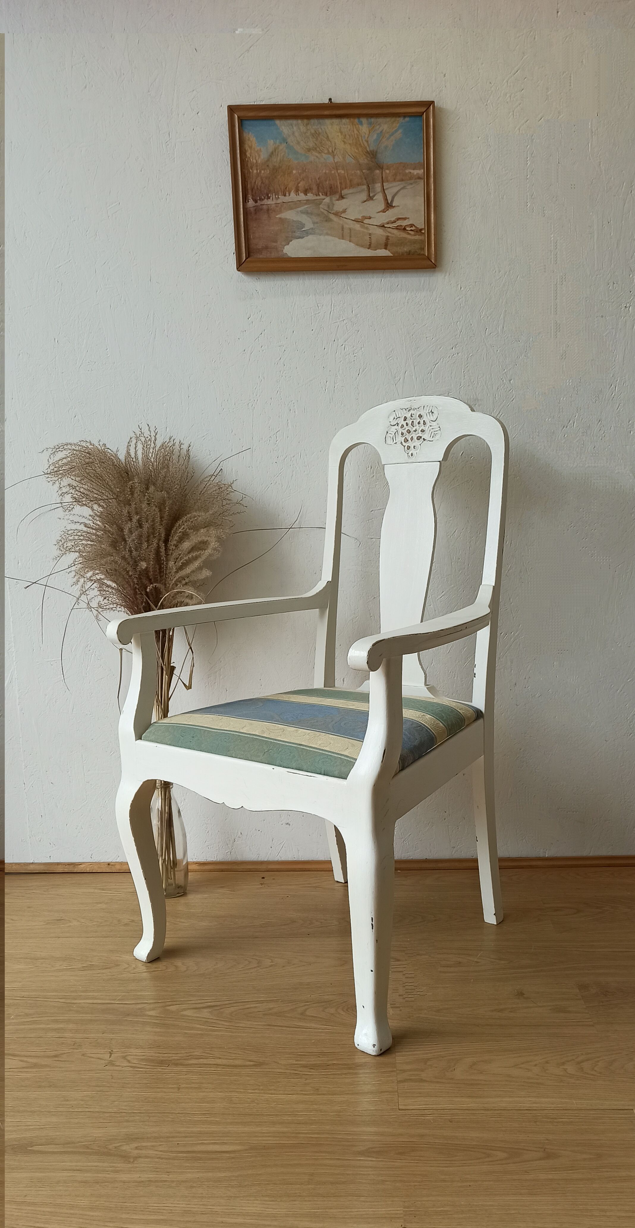 White throne / chair sweden