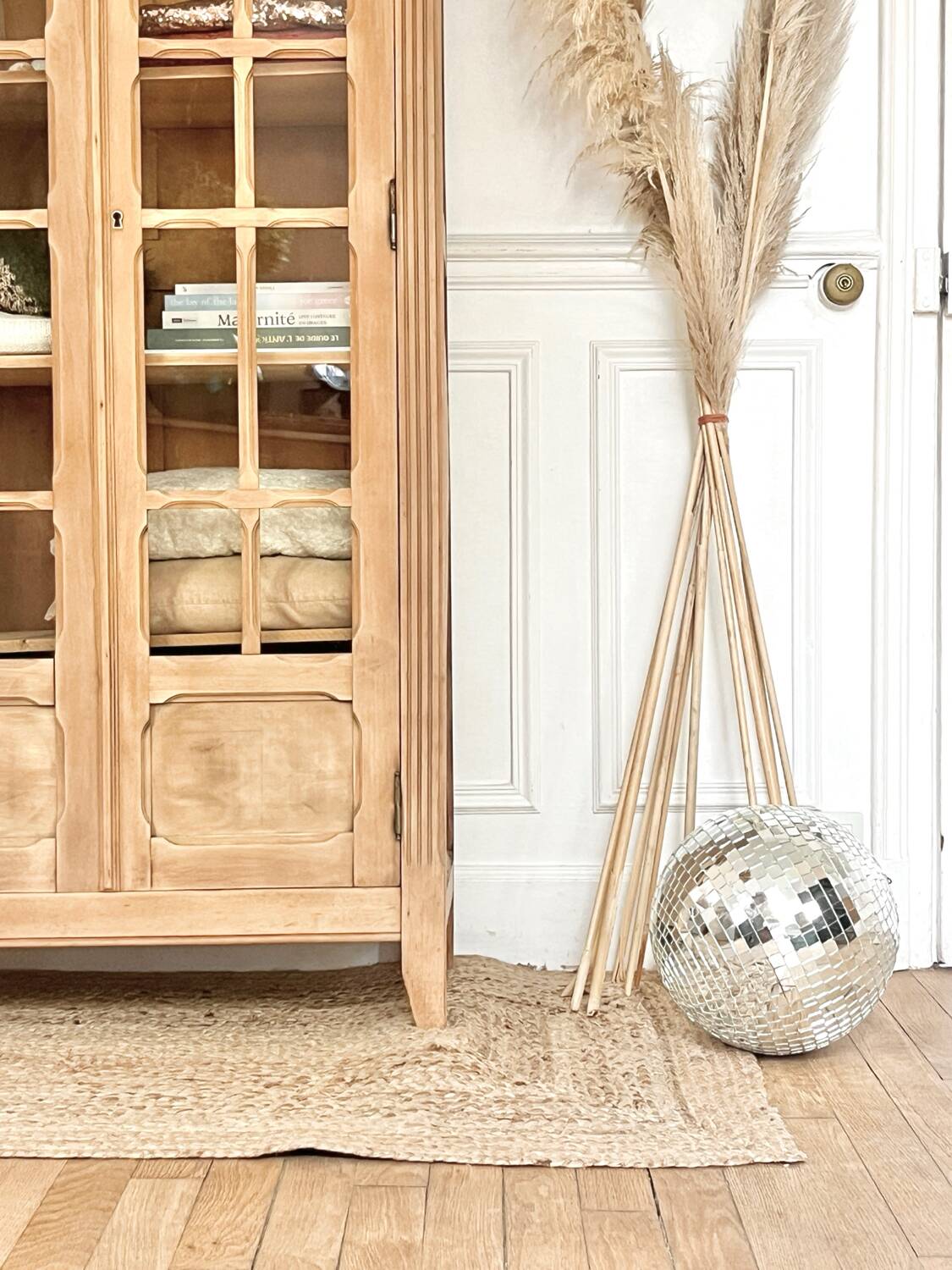 Armoire vitrée parisienne