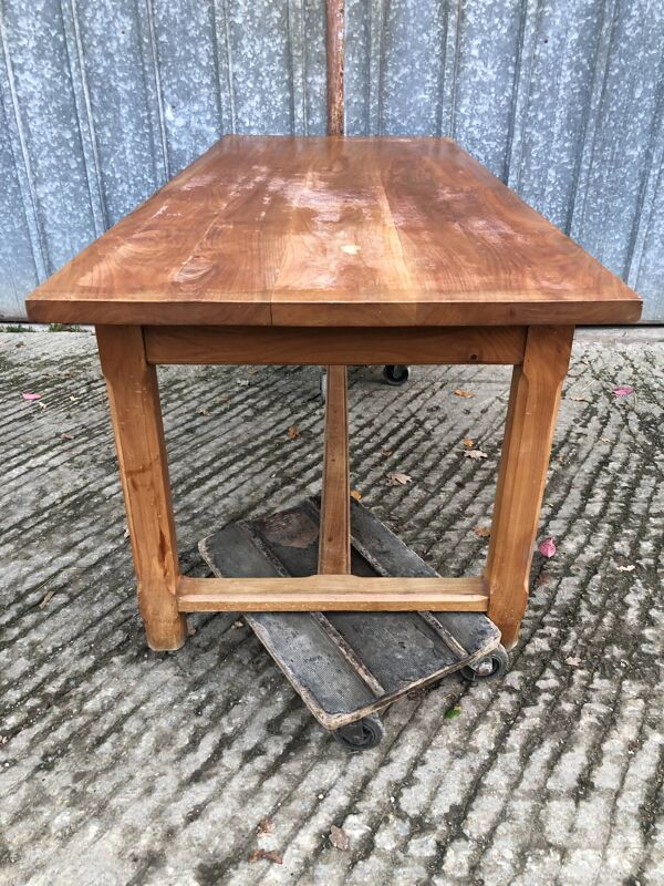 Table de ferme vendéenne à barre à chat avec 2 tiroirs en cerisier massif