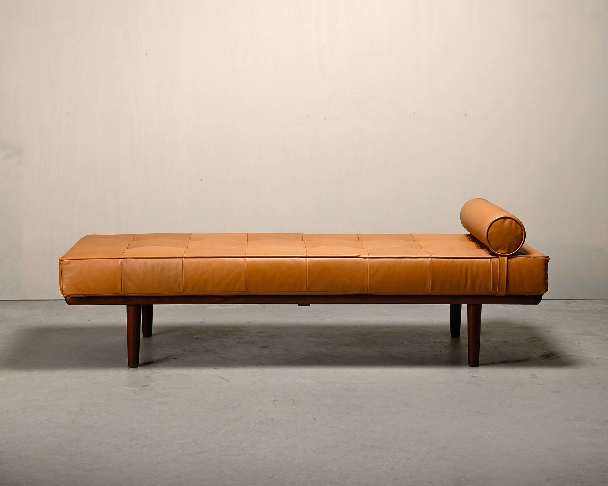 Hans J. Wegner GE19 Daybed in Teak and Camel Leather for Getama Denmark
