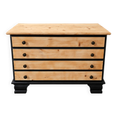 Pine chest of drawers
