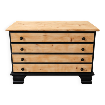 Pine chest of drawers