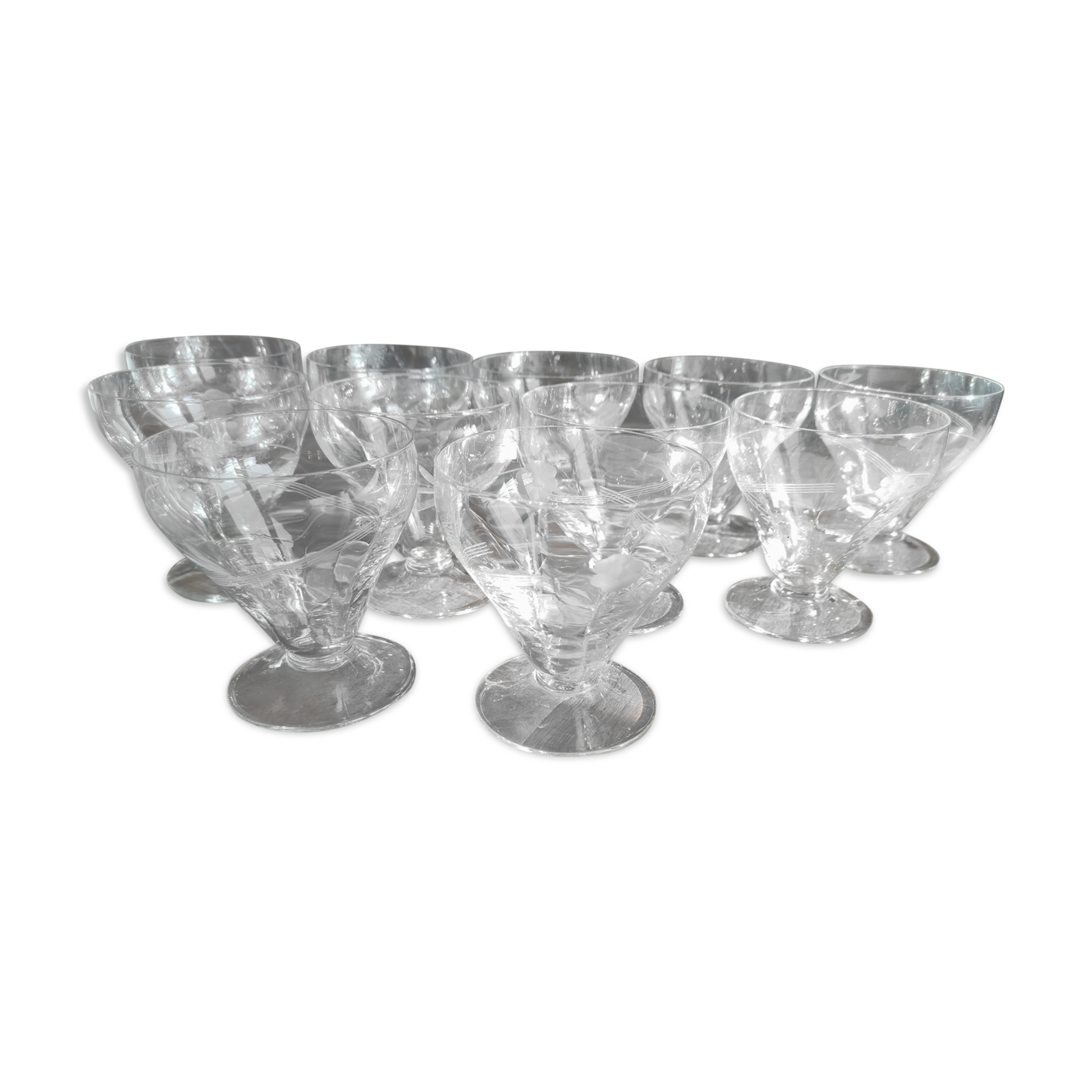 Set of 11 champagne glasses on low foot in old glass engraved floral decoration