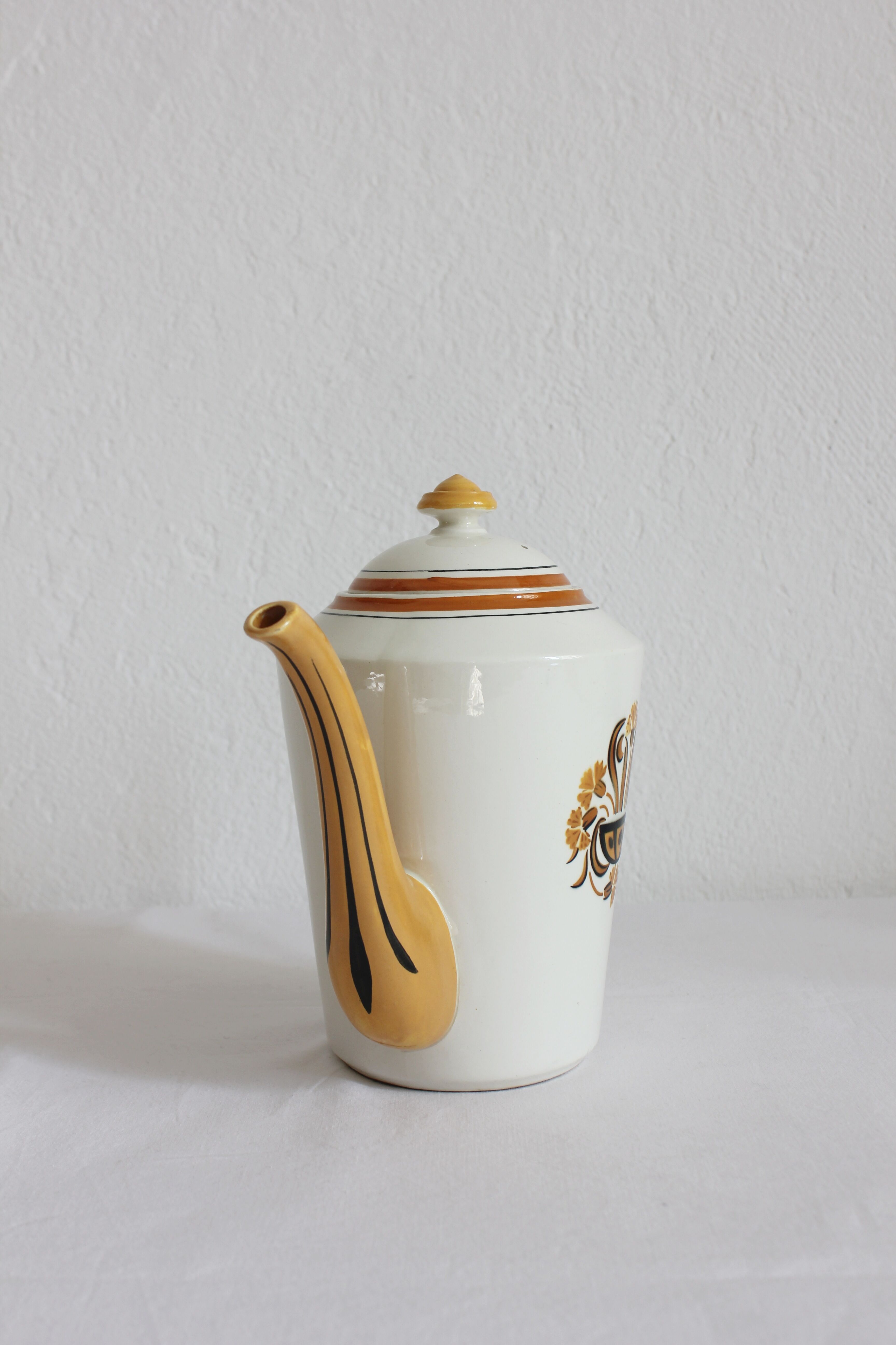 Cafetière ou théière "oeillets" creil et montereau xixe