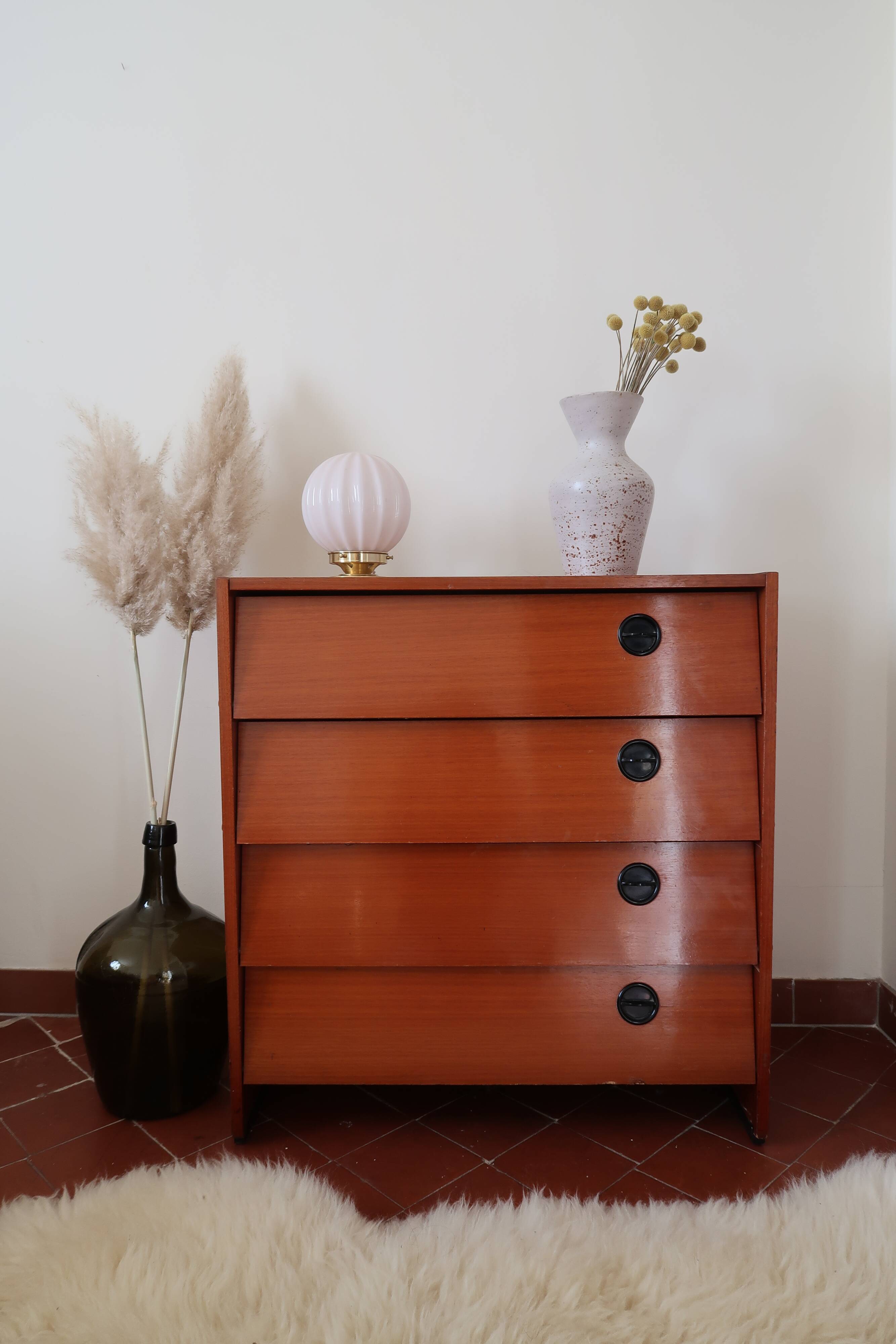 Dresser 1960