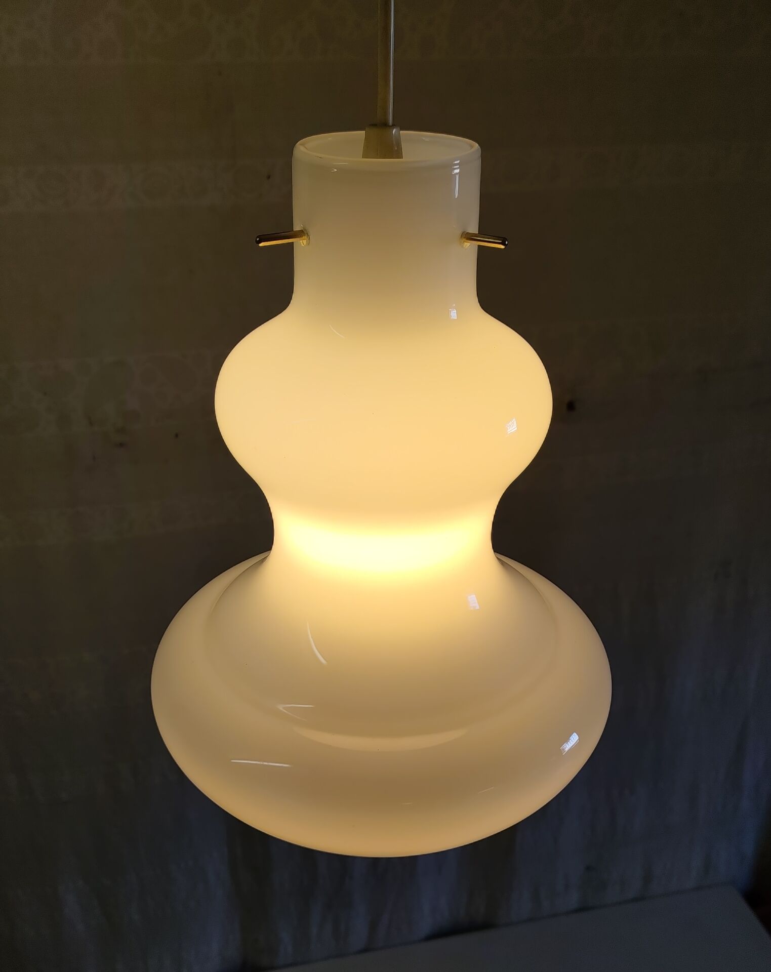 Suspension style scandinave en verre opalin - années 50