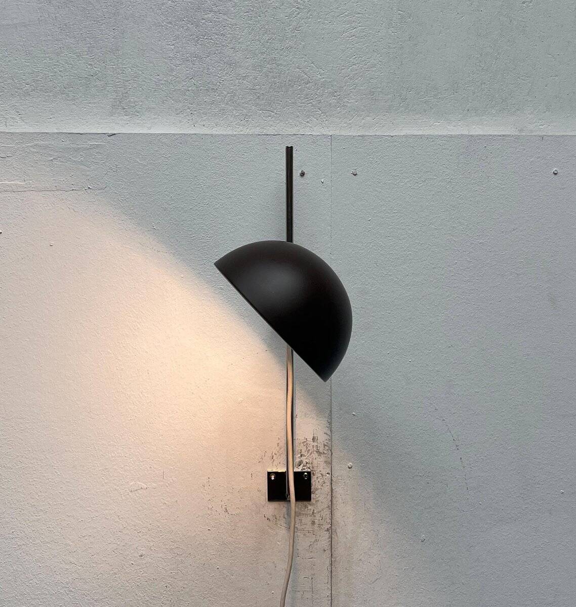 Mid-century modern minimalist German wall lamp by Beisl, 1960s.