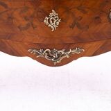 Stylish inlaid chest of drawers, France.